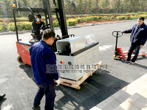 旋轉(zhuǎn)彎曲疲勞試驗機-客戶驗收-2.jpg